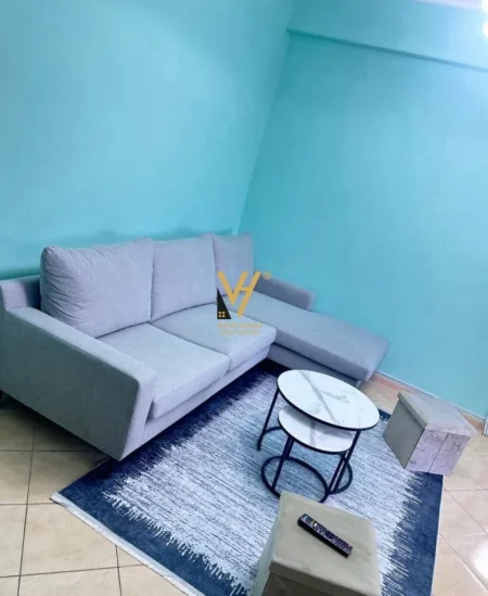 Tirane, jepet me qera apartament 1+1+Ballkon Kati 10, 75 m² 600 € (RRUGA E KAVAJES)