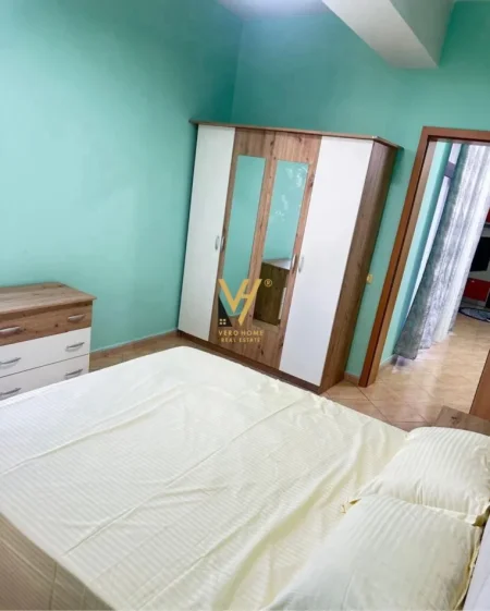 Tirane, jepet me qera apartament 1+1+Ballkon Kati 10, 75 m² 600 € (RRUGA E KAVAJES)