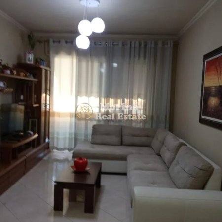 Tirane, jepet me qera apartament 1+1+Ballkon Kati 5, 65 m² 550 € (Kopshti Botanik)