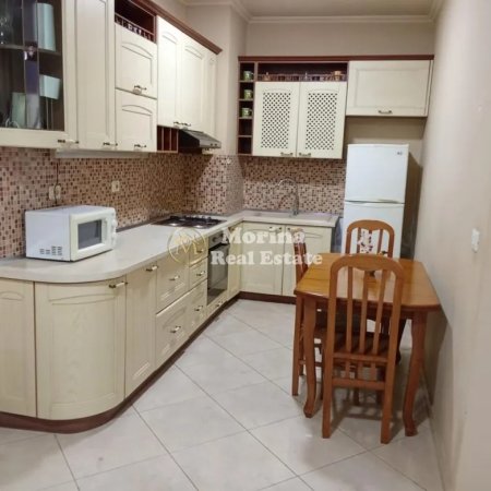 Tirane, jepet me qera apartament 1+1+Ballkon Kati 5, 65 m² 550 € (Kopshti Botanik)