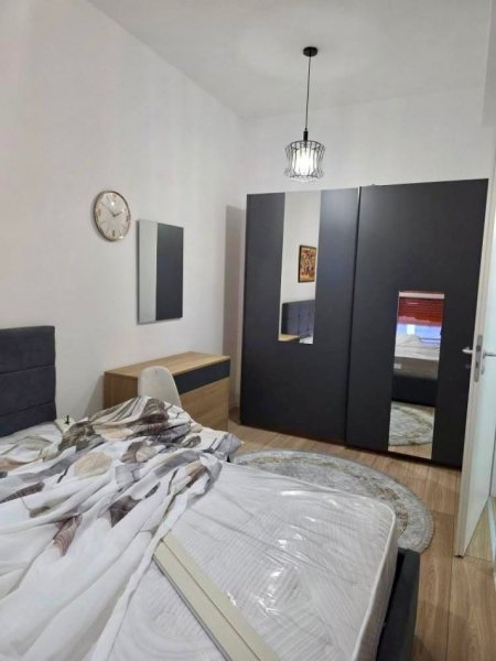 Tirane, jepet me qera apartament 1+1 Kati 3, 400 € (Kompleksi Mangalem 21, Ali Dem)