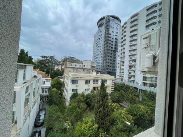 Tirane, jepet me qera ambjent biznesi Kati 4, 280 m² 5.100 € (Bulevardi Deshmoret e kombit ,Ish Blloku)