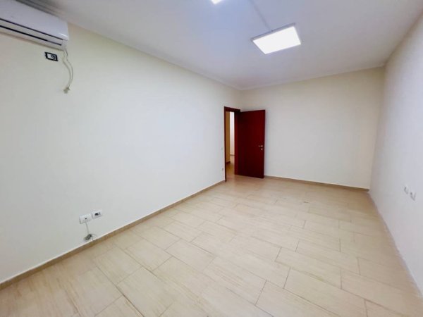 Tirane, jepet me qera apartament 2+1+Ballkon Kati 4, 110 m² 900 € 