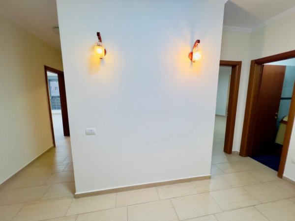 Tirane, jepet me qera apartament 2+1+Ballkon Kati 4, 110 m² 900 € 