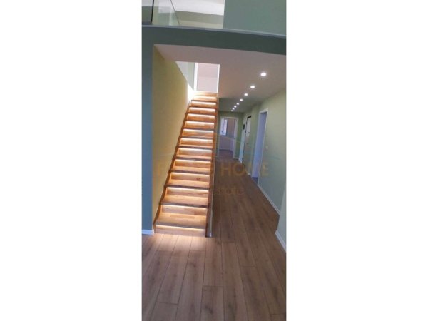 Tirane, shitet apartament duplex Kati 4, 85 m² 190.000 € (DAJT)