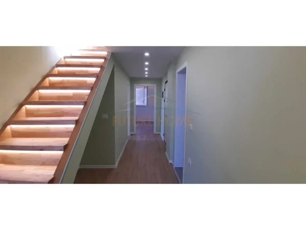 Tirane, shitet apartament duplex Kati 4, 85 m² 190.000 € (DAJT)