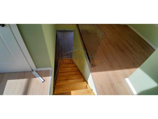 Tirane, shitet apartament duplex Kati 4, 85 m² 190.000 € (DAJT)