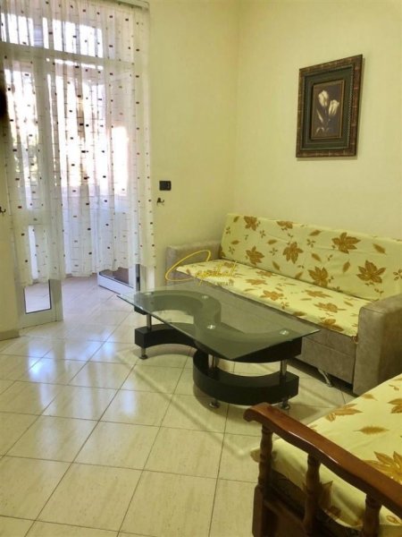 Tirane, jepet me qera apartament 1+1 Kati 4, 60 m² 480 € (ISH BLLOKU)