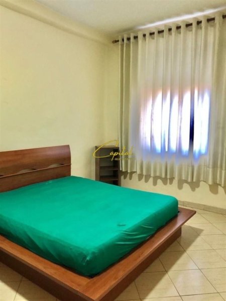 Tirane, jepet me qera apartament 1+1 Kati 4, 60 m² 480 € (ISH BLLOKU)