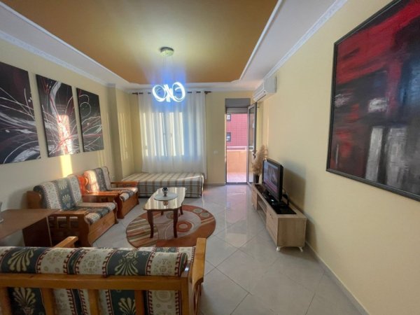 Tirane, jepet me qera apartament 2+1+Ballkon Kati 7, 112 m² 700 € (Rruga Dritan Hoxha)