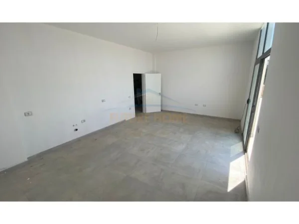 Tirane, shitet apartament Kati 6, 108 m² 140.000 € (SHKOZE)
