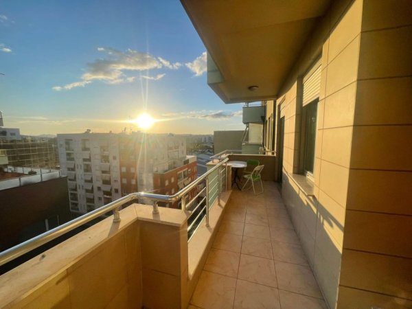 Tirane, jepet me qera apartament 2+1+Ballkon Kati 7, 112 m² 700 € (Rruga Dritan Hoxha)
