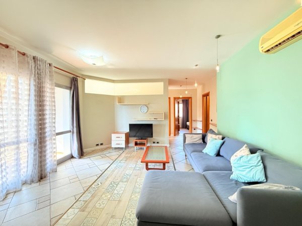 Tirane, jepet me qera apartament 3+1+Ballkon Kati 4, 120 m² 750 € (Zogu i Zi)