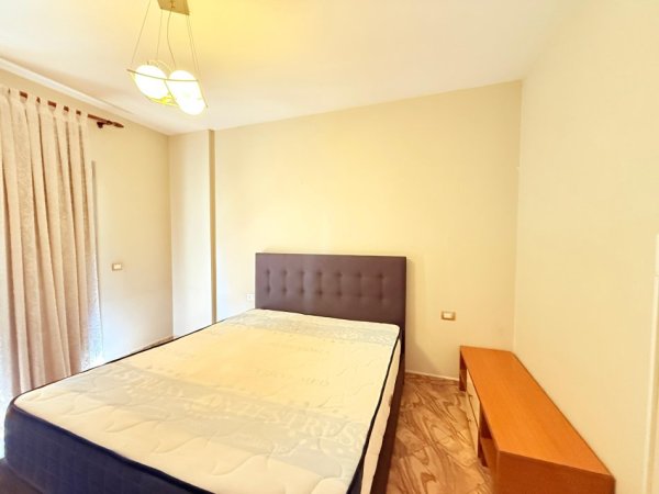 Tirane, jepet me qera apartament 3+1+Ballkon Kati 4, 120 m² 750 € (Zogu i Zi)