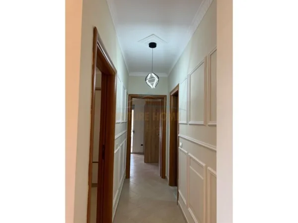 Qera , Apartament 3+1+2+Parkim , Fresk ,Tiranë 600 €