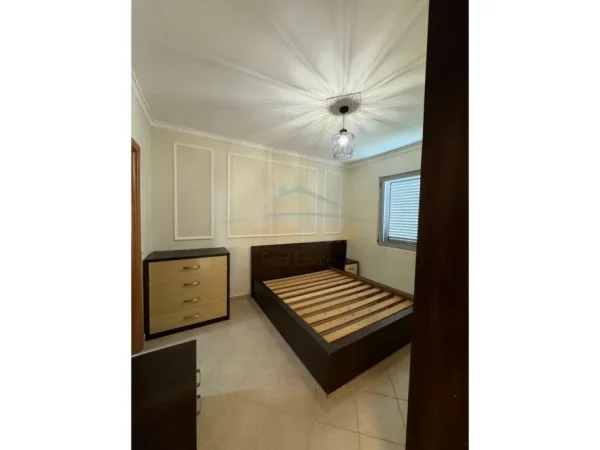 Qera , Apartament 3+1+2+Parkim , Fresk ,Tiranë 600 €