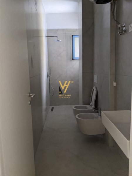 Tirane, jepet me qera apartament 1+1+Ballkon Kati 2, 70 m² 450 € (FRESK)