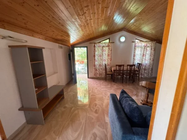 Tirane, jepet me qera apartament 2+1 Kati 3, 45000 lek