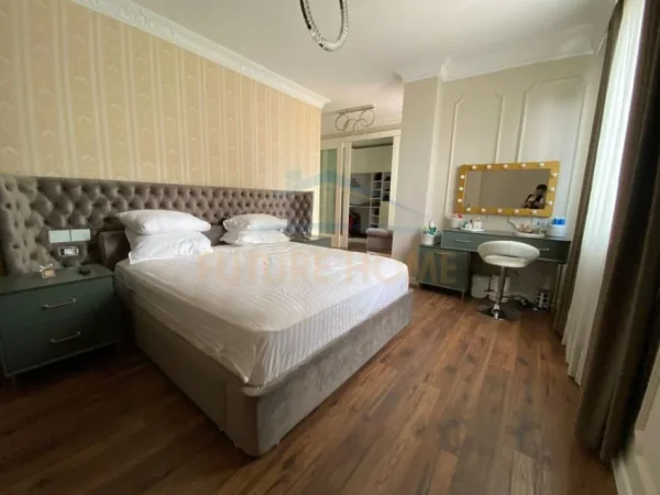 Tirane, shitet apartament duplex Kati 5, 160 m² 525.000 € (RRUGA E KAVAJES)