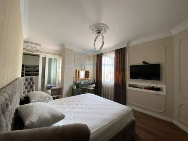 Tirane, shitet apartament duplex Kati 5, 160 m² 525.000 € (RRUGA E KAVAJES)