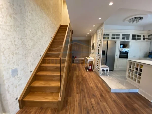 Tirane, shitet apartament duplex Kati 5, 160 m² 525.000 € (RRUGA E KAVAJES)