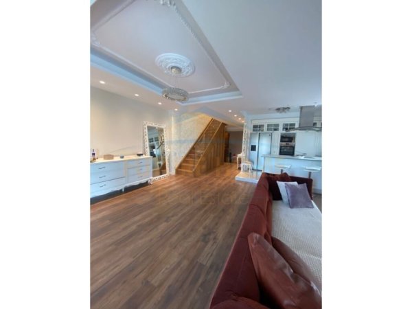 Tirane, shitet apartament duplex Kati 5, 160 m² 525.000 € (RRUGA E KAVAJES)