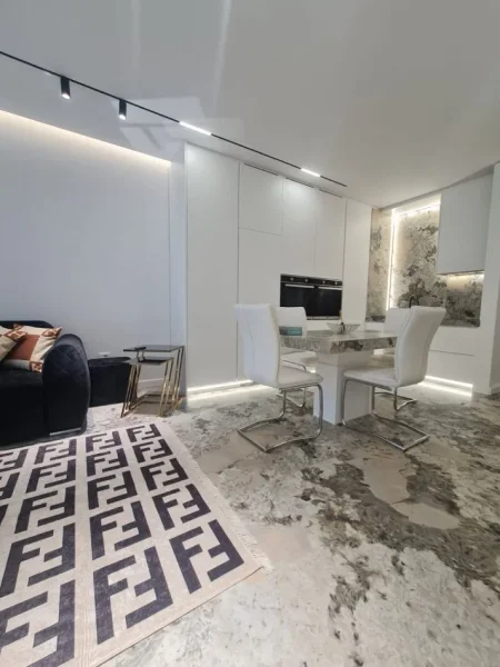 Tirane, jepet me qera apartament 1+1+Ballkon Kati 2, 80 m² 1.200 € (Liqeni i thate)