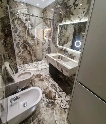 Tirane, jepet me qera apartament 1+1+Ballkon Kati 2, 80 m² 1.200 € (Liqeni i thate)
