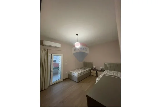 Tirane, jepet me qera Vile 3+1 Kati 3, 148 m² 900 € (Rruga Bamir Topi, Tiranë)