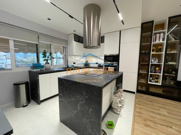 Tirane, shitet apartament Kati 9, 125 m² 265.000 € (MYSLYM SHYRI)