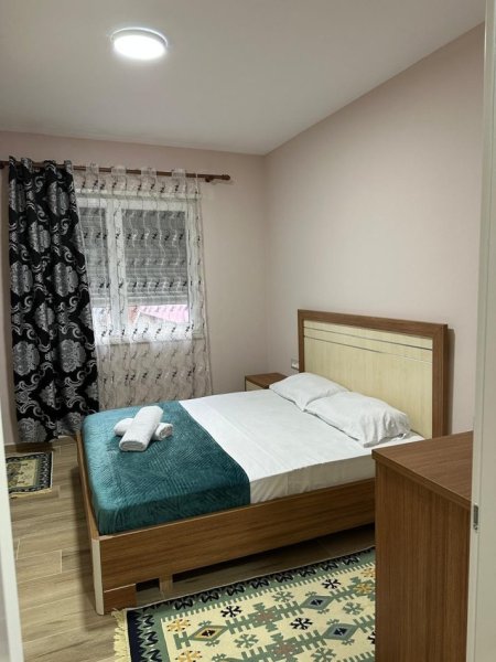 Durres, jepet me qera apartament 1+1+Ballkon Kati 1, 450 € (Bibloteka)