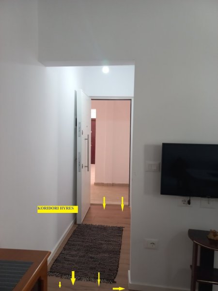 Tirane,Me Qera për herë parë,Garsonier, mirë kuruar,sapo rinovuar, kompletuar paisje & mobilje të reja,sip.38m², kati I-rë, pallat ekzistues 5-kat, Qera 35'000 leke/muaj, rr. A.Kullurioti/ blv B.Curri, buzë Lanës, te Azili Pleqeve, 400m mbi Urën Brrylit, 100m mbi Maternitetin Ri,12min qendra Tiranës
