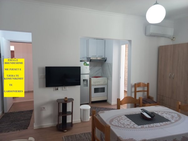 Tirane,Me Qera për herë parë,Garsonier, mirë kuruar,sapo rinovuar, kompletuar paisje & mobilje të reja,sip.38m², kati I-rë, pallat ekzistues 5-kat, Qera 35'000 leke/muaj, rr. A.Kullurioti/ blv B.Curri, buzë Lanës, te Azili Pleqeve, 400m mbi Urën Brrylit, 100m mbi Maternitetin Ri,12min qendra Tiranës