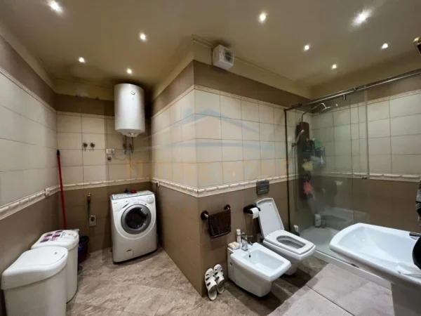 Tirane, shitet apartament Kati 7, 181 m² 650.000 € (RRUGA E BARRIKADAVE)