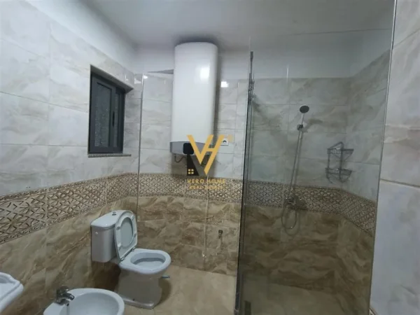 Tirane, jepet me qera apartament 3+1+Ballkon Kati 3, 140 m² 500 € (KINOSTUDIO)