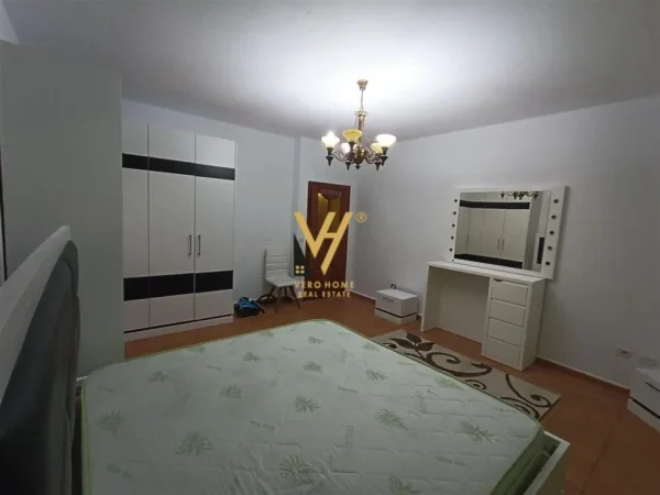 Tirane, jepet me qera apartament 3+1+Ballkon Kati 3, 140 m² 500 € (KINOSTUDIO)