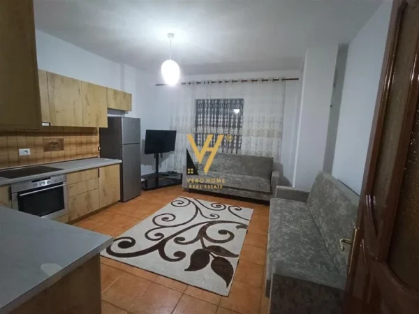 Tirane, jepet me qera apartament 3+1+Ballkon Kati 3, 140 m² 500 € (KINOSTUDIO)