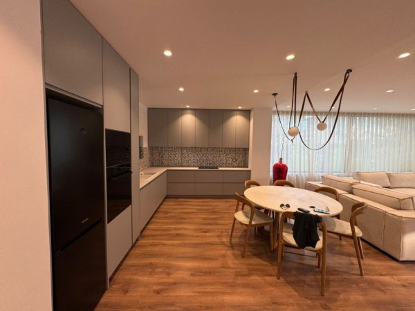 Durres, shes Vile 3+1 Kati 3, 790.000 € (Gjiri Lalzit)