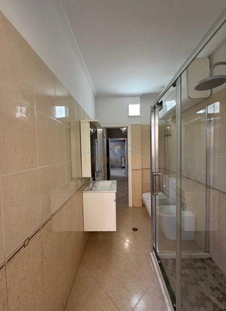 Tirane, jepet me qera apartament 2+1 Kati 2, 70 m² 700 € (Brryli)