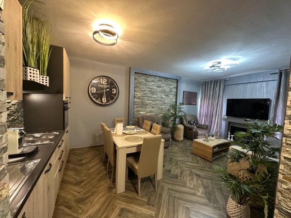Tirane, jepet me qera apartament 2+1 Kati 3, 700 € 