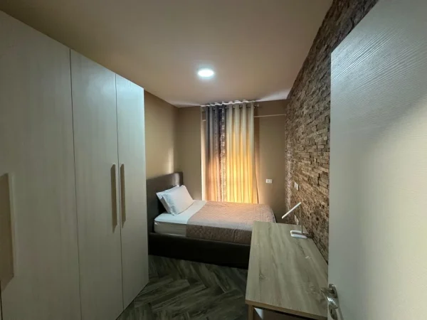 Tirane, jepet me qera apartament 2+1 Kati 3, 700 € 