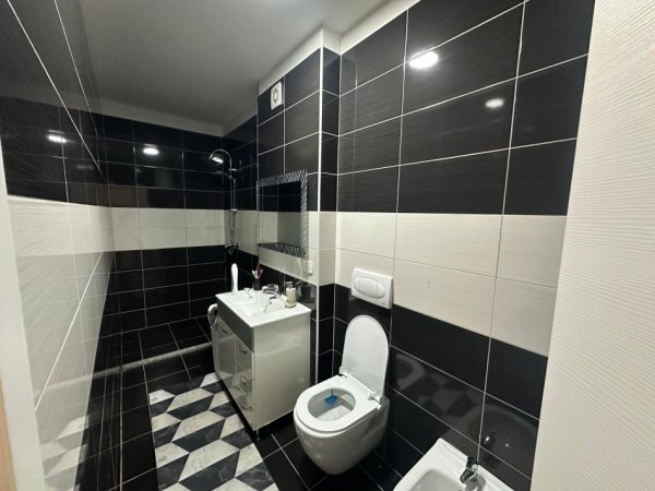 Tirane, jepet me qera apartament 2+1 Kati 3, 700 € 