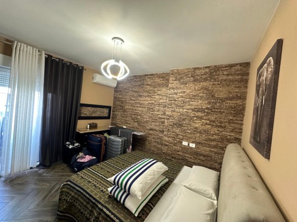 Tirane, jepet me qera apartament 2+1 Kati 3, 700 € 