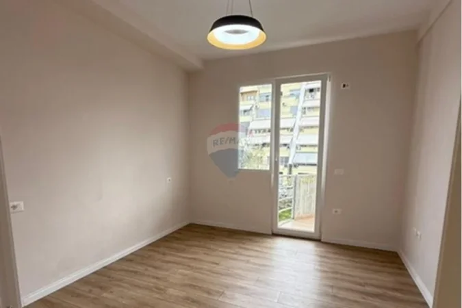 Tirane, shitet apartament 1+1 Kati 4, 100 m² 135.000 € (Rruga e Thesarit, Tiranë)