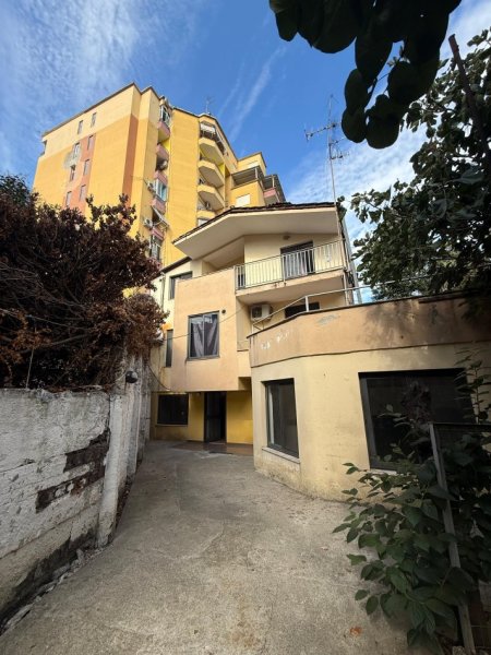 Tirane, jepet me qera Vile , 220 m² 1.200 € (Selvia)