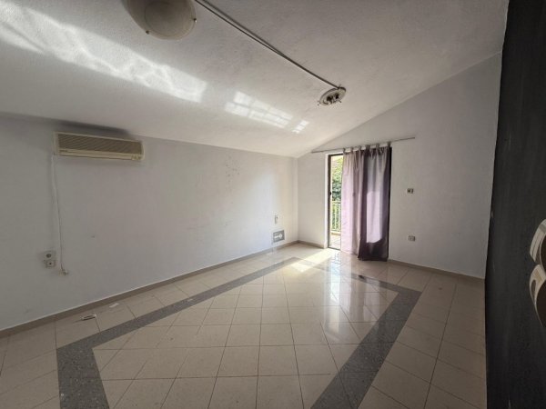 Tirane, jepet me qera Vile , 220 m² 1.200 € (Selvia)