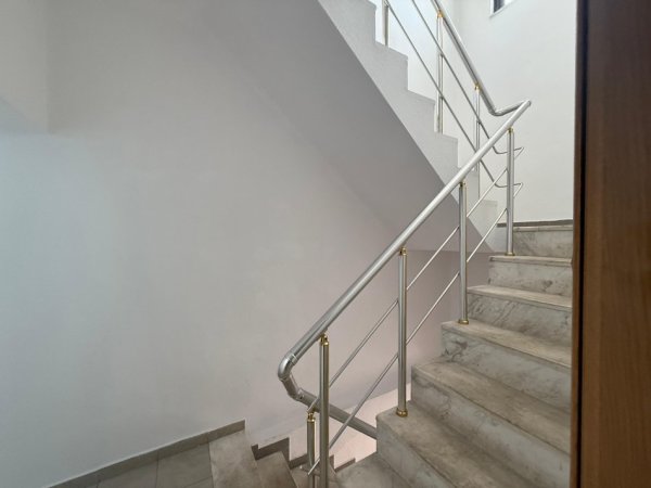 Tirane, jepet me qera Vile , 220 m² 1.200 € (Selvia)