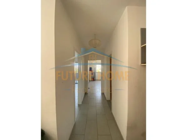 Tirane, shitet apartament Kati 4, 136 m² 185.000 € (UNAZA E RE)