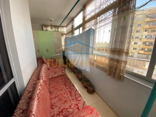 Qera, Apartament 2+1+Post Parkimi, Kthesa e kamzës, Tiranë. 450 €