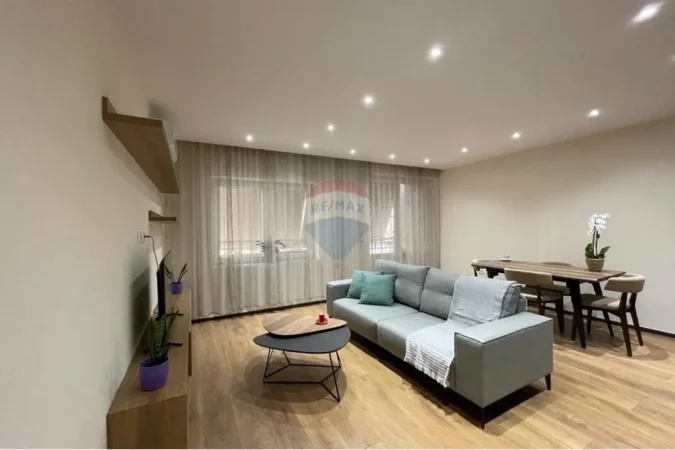 Tirane, jepet me qera apartament 1+1 , 55 m² 750 € (Qender, Rruga Bardhok Biba)